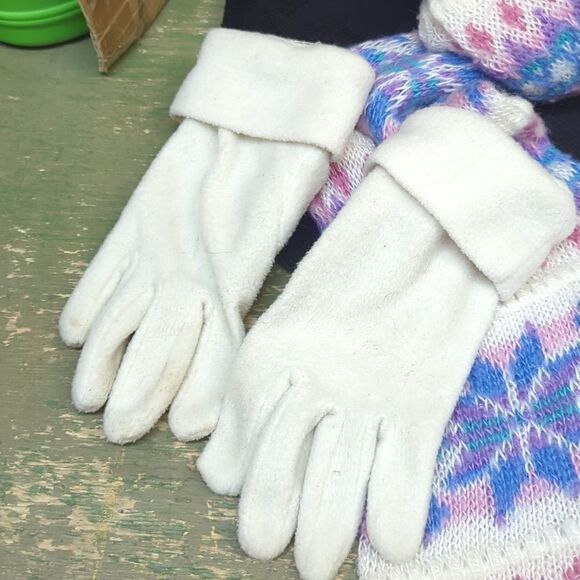 vintage Aris & Capelli 3 PC set, hat, gloves, scarf - Picture 7 of 10